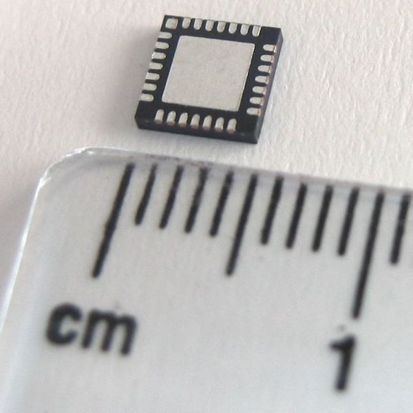 File:28 pin MLP integrated circuit.jpg