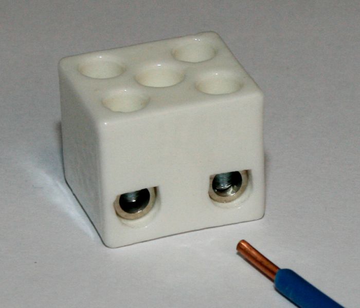 File:Ceramic screw terminals.jpg